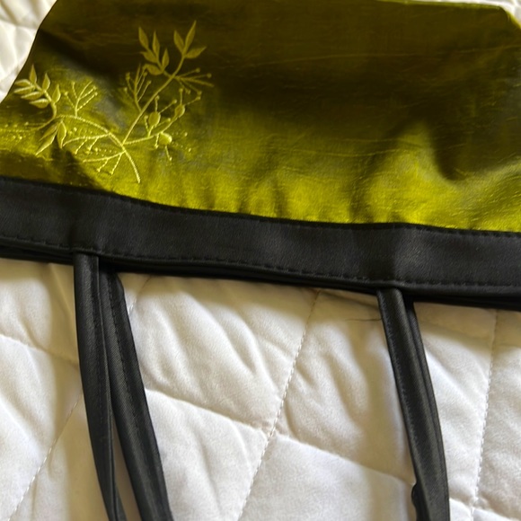 Beautiful hand-embroidered handbag in rich green color - Picture 13 of 16